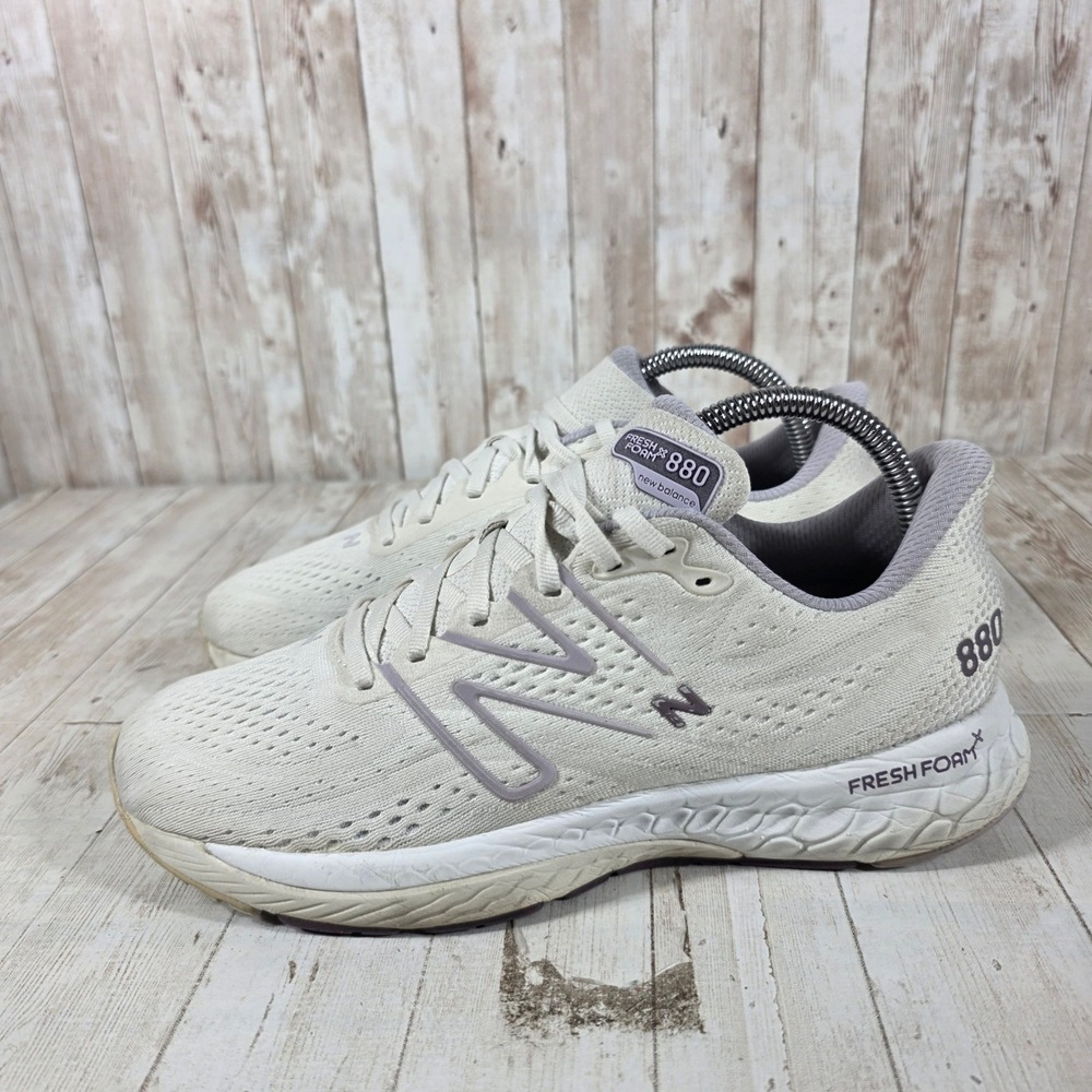 New Balance Fresh Foam 880 v11 Womens Running Shoes Cream Purple W880B11 Size 9 - Picture 4 of 8
